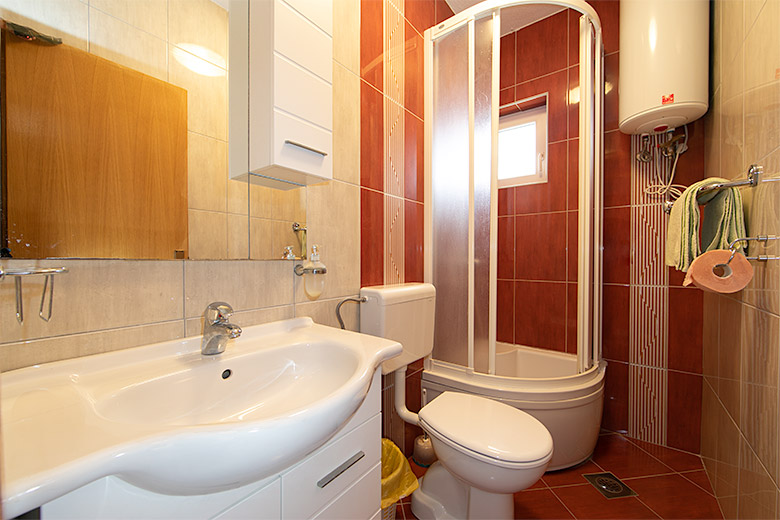 apartments Hajduk, Promajna - bathroom