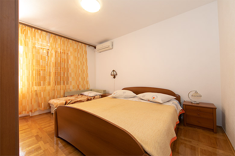 apartments Hajduk, Promajna - bedroom