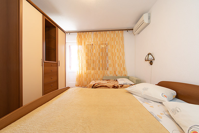 apartments Hajduk, Promajna - bedroom