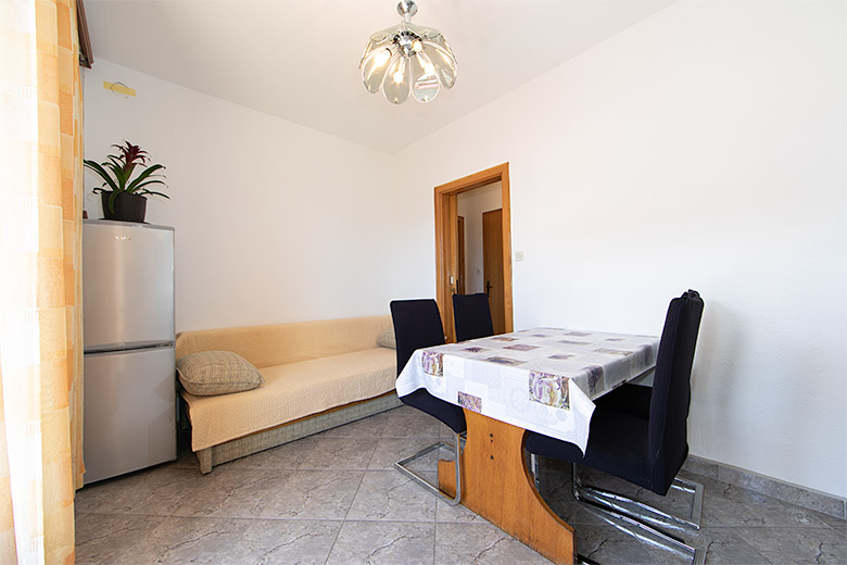 apartments Hajduk, Promajna - dining room