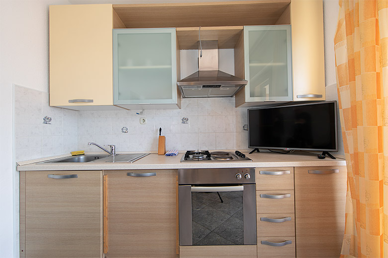 apartments Hajduk, Promajna - kitchen