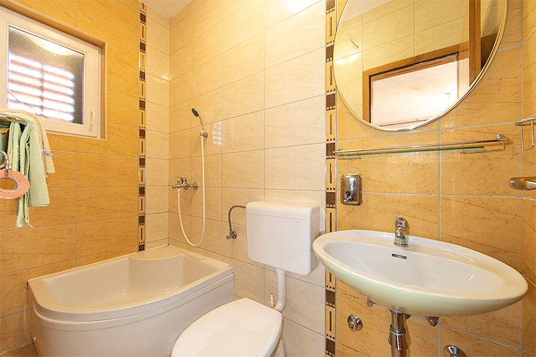apartments Hajduk, Promajna - bathroom