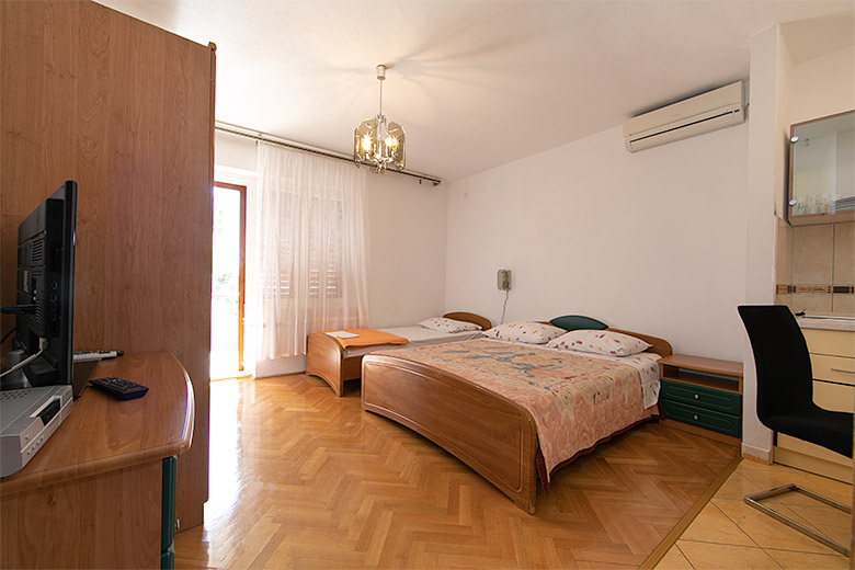 apartments Hajduk, Promajna - bedroom