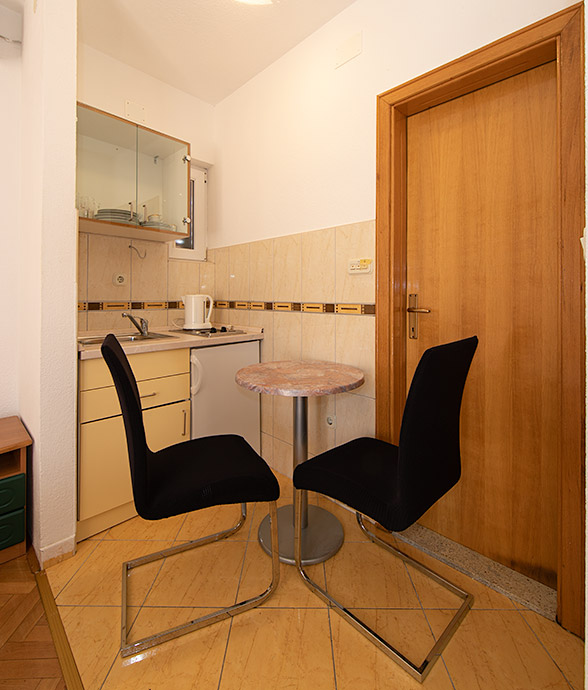 apartments Hajduk, Promajna - dining table