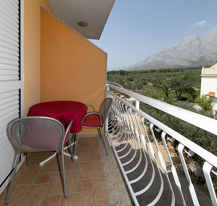 4a: A4+1, apartments Hajduk, Promajna - balcony with mountain Biokovo view
