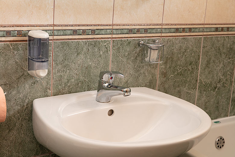 5a: A6, apartments Hajduk, Promajna - bathroom