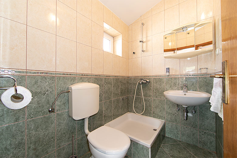 5a: A6, apartments Hajduk, Promajna - bathroom