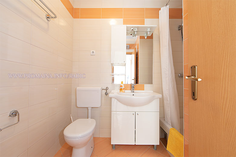 apartments Radi, Promajna - bathroom