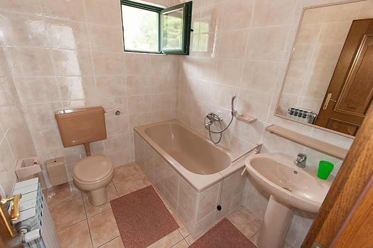apartments Tolj, Promajna - bathroom