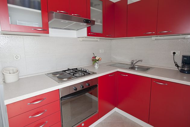 fully equipped kitchen with all appliances