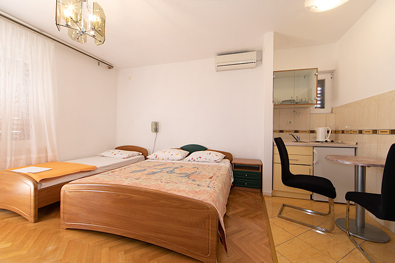 apartments Hajduk, Promajna - bedroom