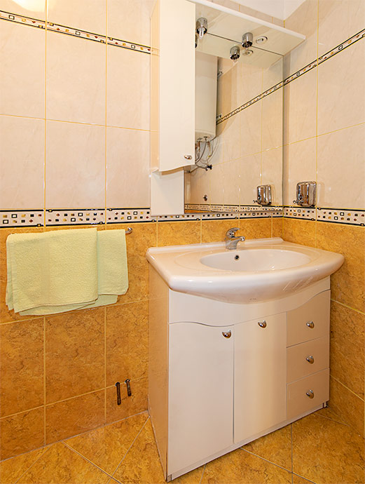 apartments Hajduk, Promajna - bathroom