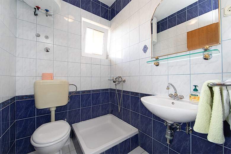 apartments Hajduk, Promajna - bathroom