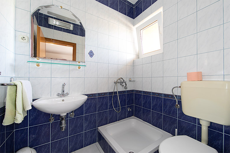 apartments Hajduk, Promajna - bathroom