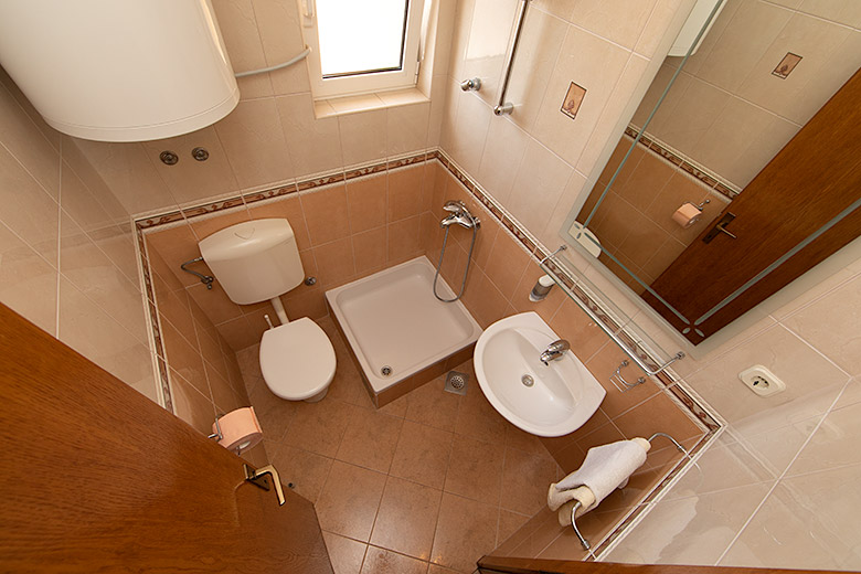 apartments Hajduk, Promajna 3: A4 - bathroom
