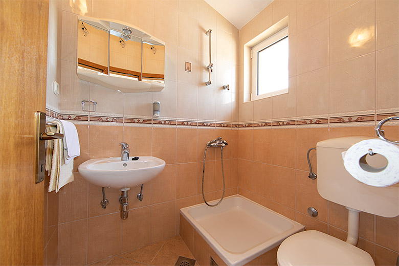 apartments Hajduk, Promajna 3: A4 - bathroom