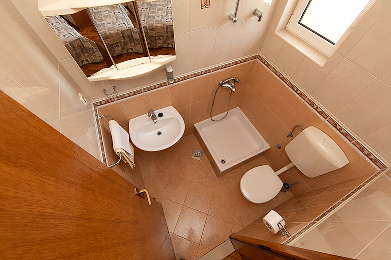 apartments Hajduk, Promajna 3: A4 - bathroom