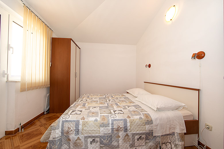 apartments Hajduk, Promajna 3: A4 - bedroom