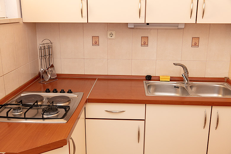apartments Hajduk, Promajna - kitchen