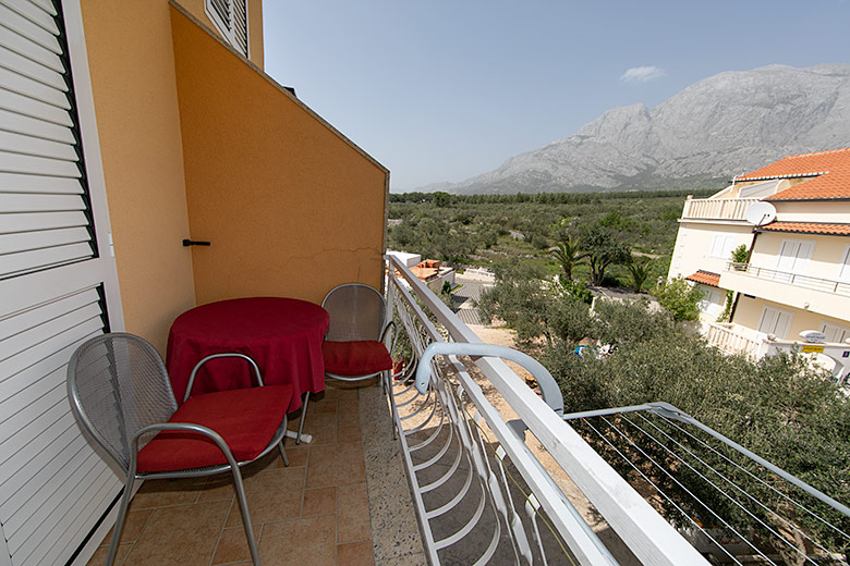 4a: A4+1, apartments Hajduk, Promajna - balcony with mountain Biokovo view