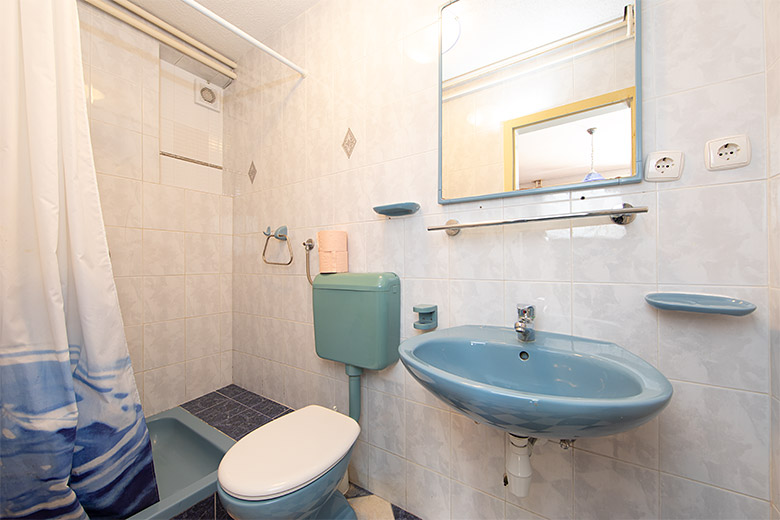 apartments Hajduk, Promajna - bathroom