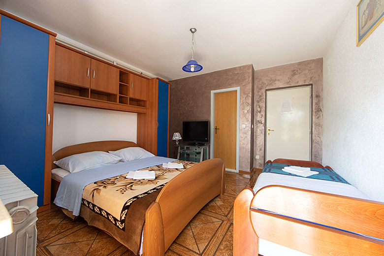 apartments Hajduk, Promajna - bedroom