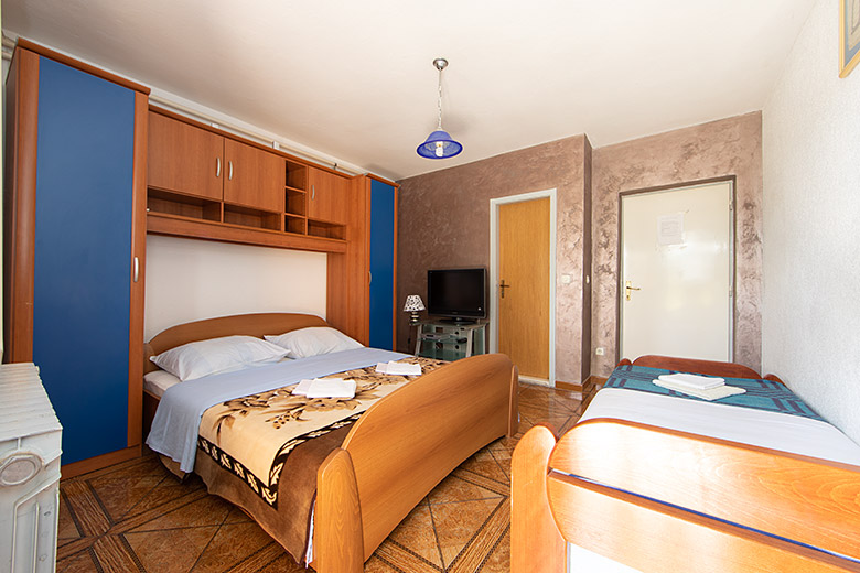 apartments Hajduk, Promajna - bedroom