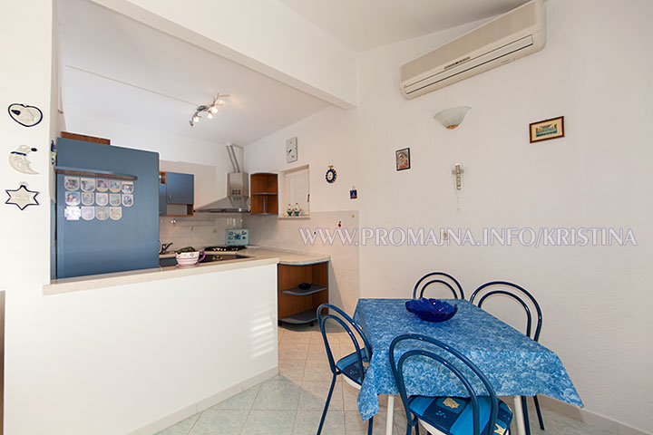 dining table, kitchen, air-condition