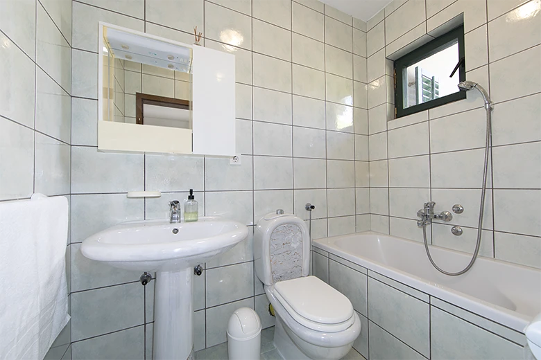 Apartments Tolj, Promajna - bathroom