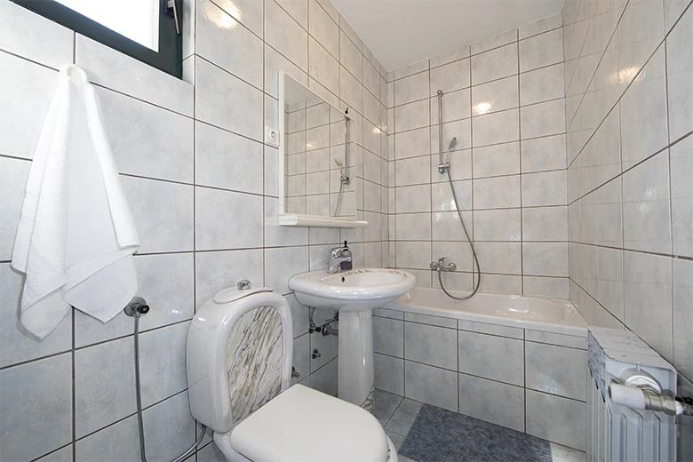 Apartments Tolj, Promajna - bathroom