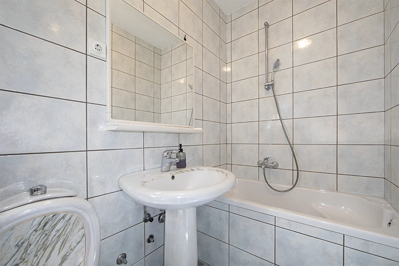 Apartments Tolj, Promajna - bathroom