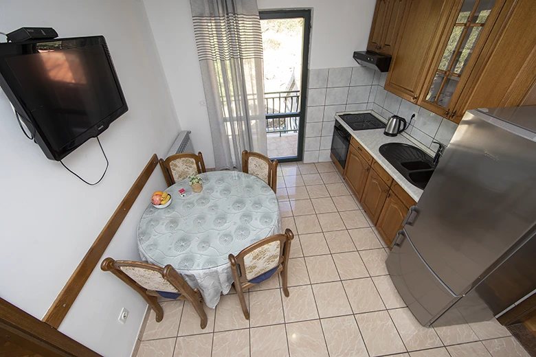 Apartments Tolj, Promajna - dining room