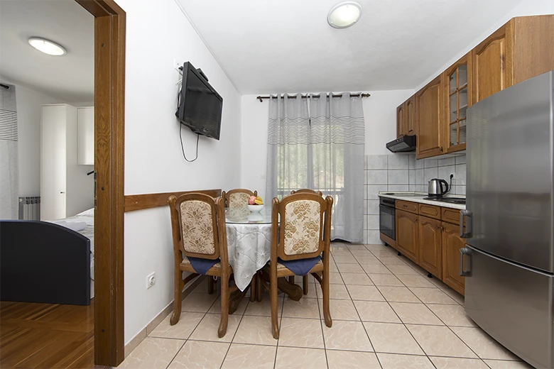 Apartments Tolj, Promajna - dining room