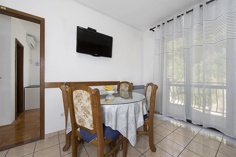 Apartments Tolj, Promajna - dining room