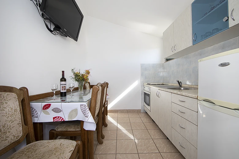 Apartments Tolj, Promajna - dining room