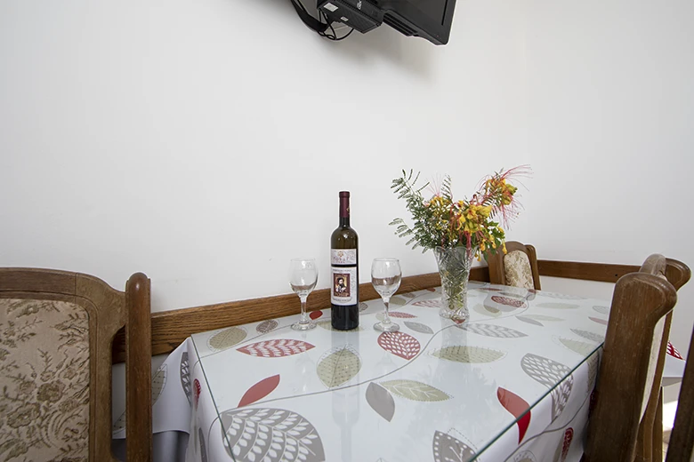 Apartments Tolj, Promajna - dining room