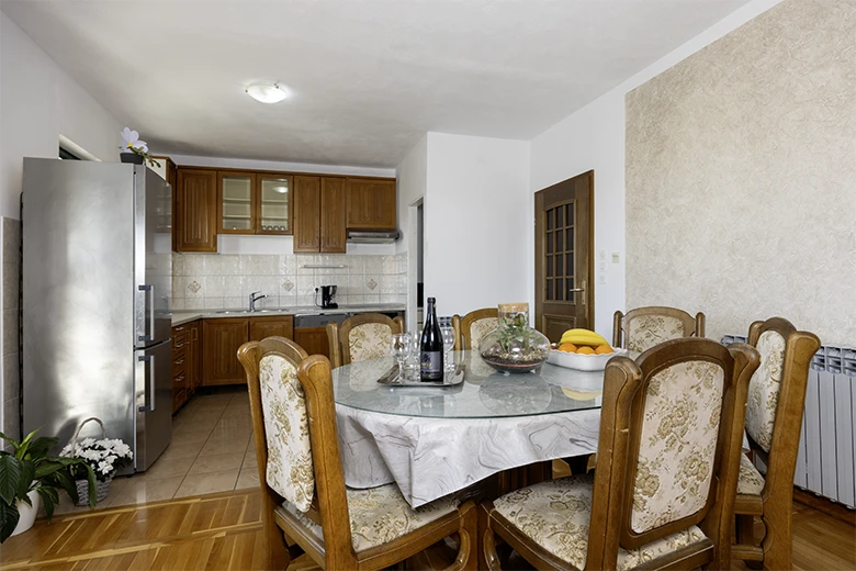 Apartments Tolj, Promajna - dining room